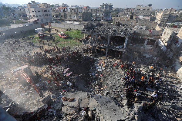 Поне 29 палестинци бяха убити при израелски въздушен удар в