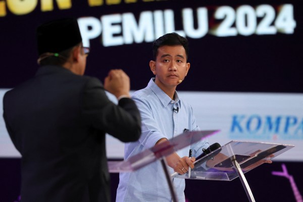 Медан, Индонезия – Докато кандидатите за вицепрезидент се качиха на