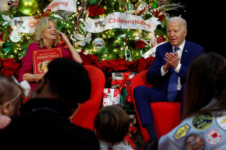 U.S. President Joe Biden applauds and first lady Jill Biden reacts as they host a book reading of "Twas the Night Before Christmas" while visiting patients and their families at Children's National Hospital in Washington, U.S., December 22, 2023. REUTERS/Evelyn Hockstein