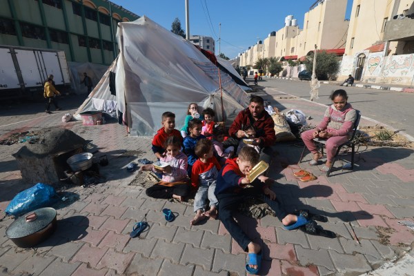 Външният министър на Йордания казва, че Израел има за цел „да изпразни Газа от нейния народ“