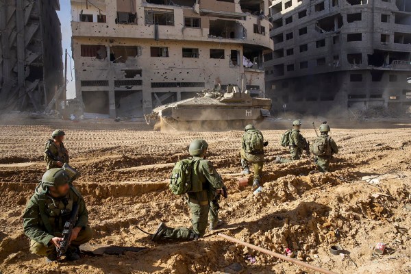 Боевете ескалираха във втория по големина град в Газа Хан