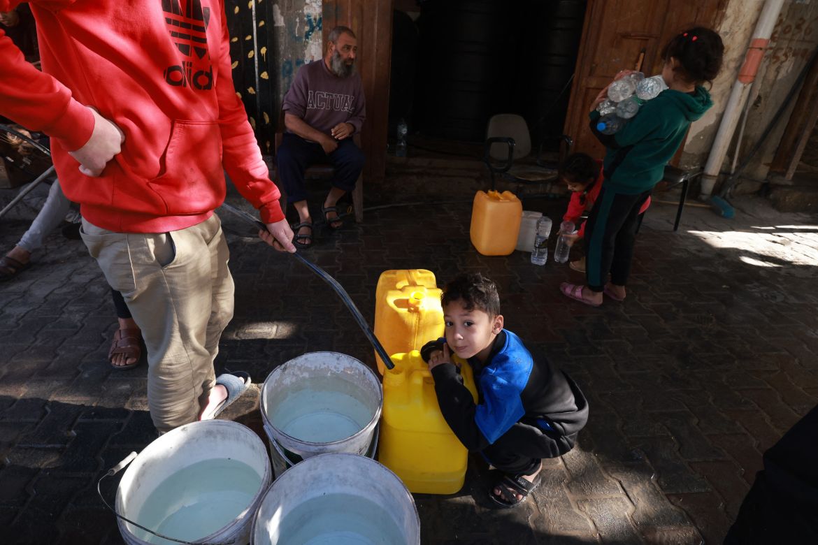 People who fled Khan Yunis in the southern Gaza Strip to Rafah further south, get their supply of clean water on December 9