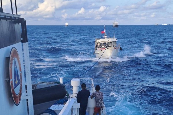 Реториката ескалира в спора между Китай и Филипините за Южнокитайско море
