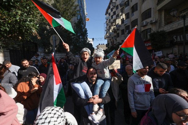 Палестинци стачкуват, протестират в окупирания Западен бряг в подкрепа на Газа
