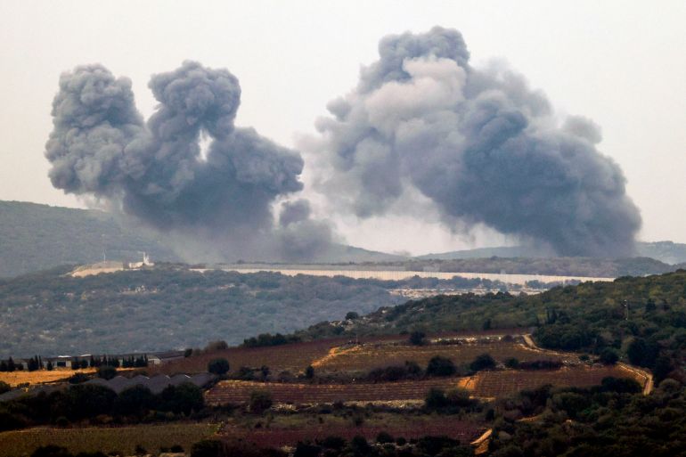 27 Aralık 2023'te İsrail'in kuzeyindeki sınır boyunca bir pozisyondan çekilen bu fotoğraf, devam eden sınır ötesi gerginlikler sırasında İsrail bombardımanının ardından Lübnan'ın güneyindeki Marwahin köyünde yükselen dumanları gösteriyor