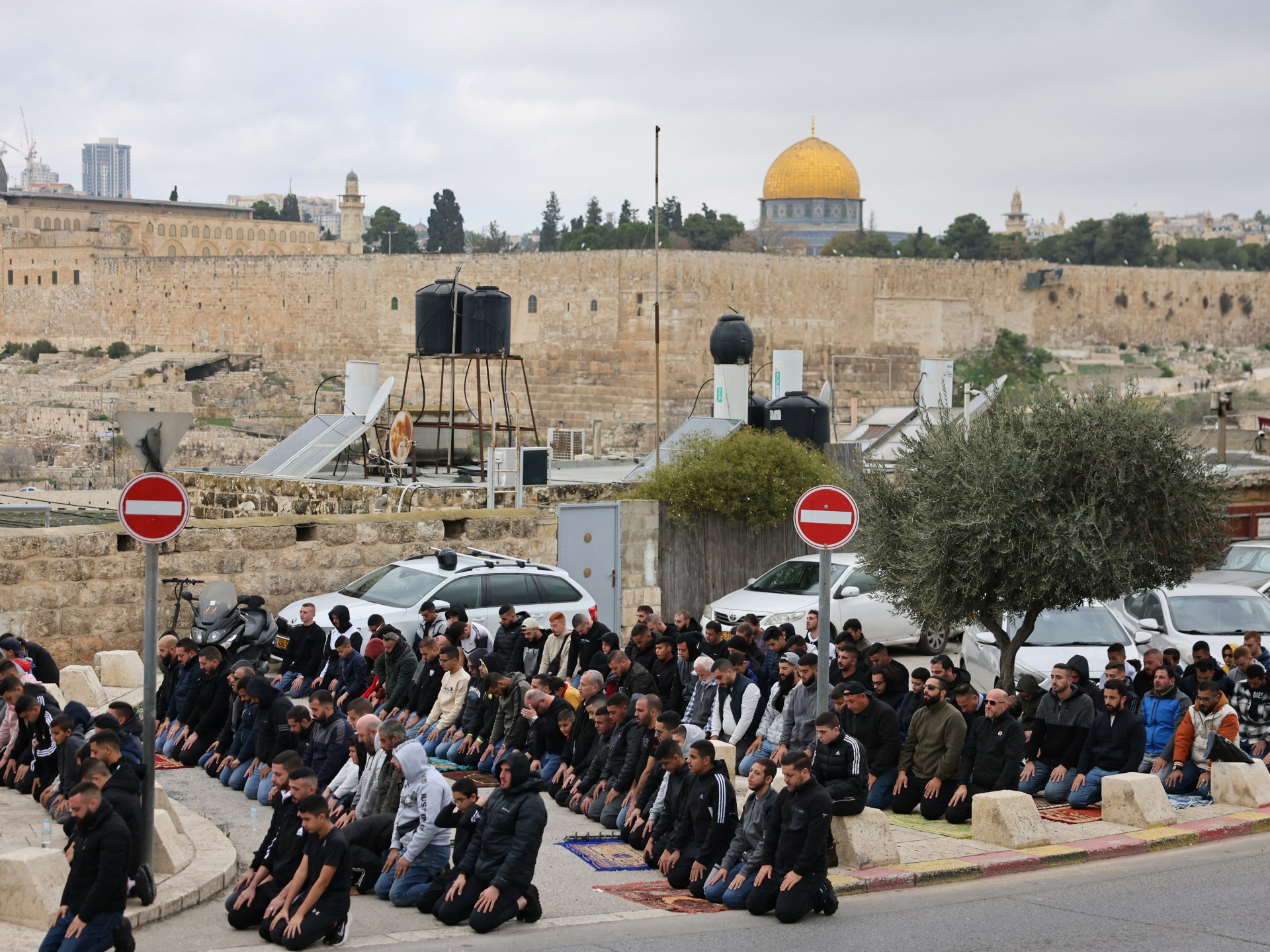 Palestinians perform Friday prayers at Al-Aqsa amid tight Israeli curbs | Israel-Palestine conflict News