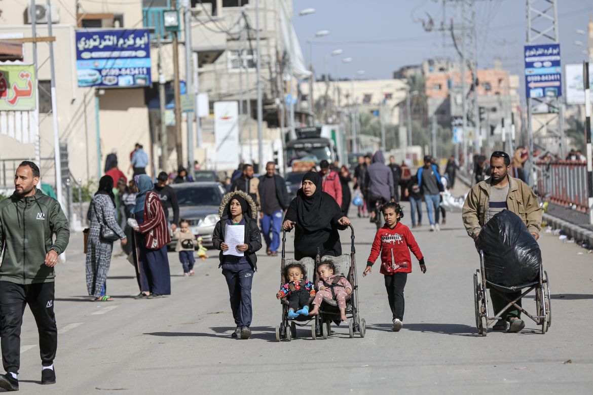 Palestinians flee their homes in Bureji refugee camp after Israeli order