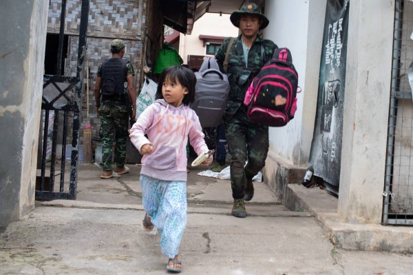 „Борбата е навсякъде“: Мианмар е изправен пред задълбочаваща се хуманитарна криза