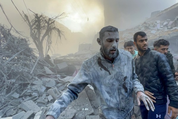Войната на Израел срещу Газа ескалира оставяйки смърт и опустошение