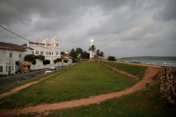 Коломбо, Шри Ланка – Хотелът на Девмит Кагодараччи на брега на