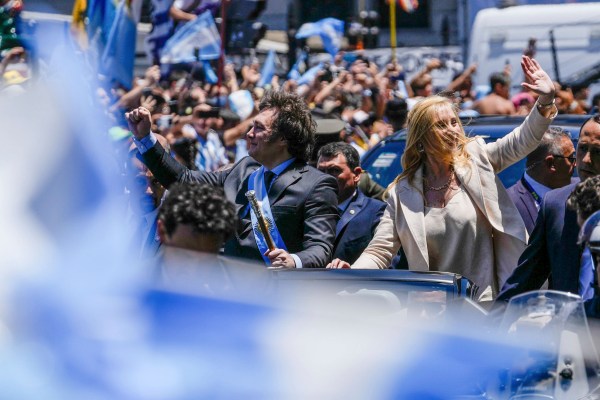 Новият президент на Аржентина Хавиер Милей предупреди хората в страната