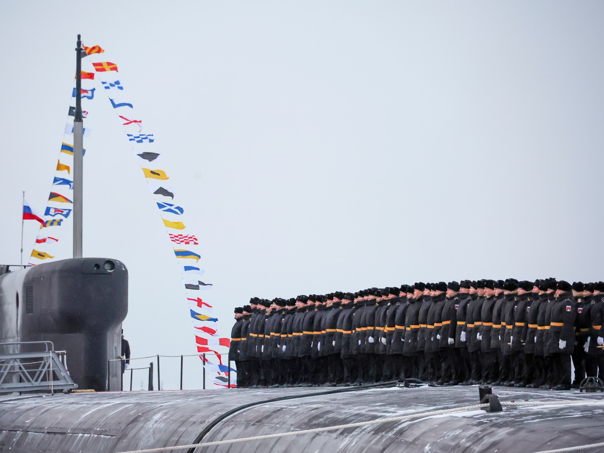 Putin mira nuevos submarinos nucleares rusos y dice que se desplegarán más |  noticias militares