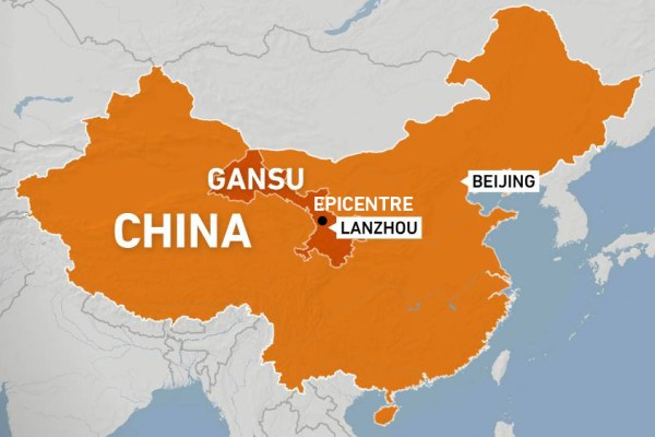 Повече от 100 души загинаха при земетресение в северозападен Китай