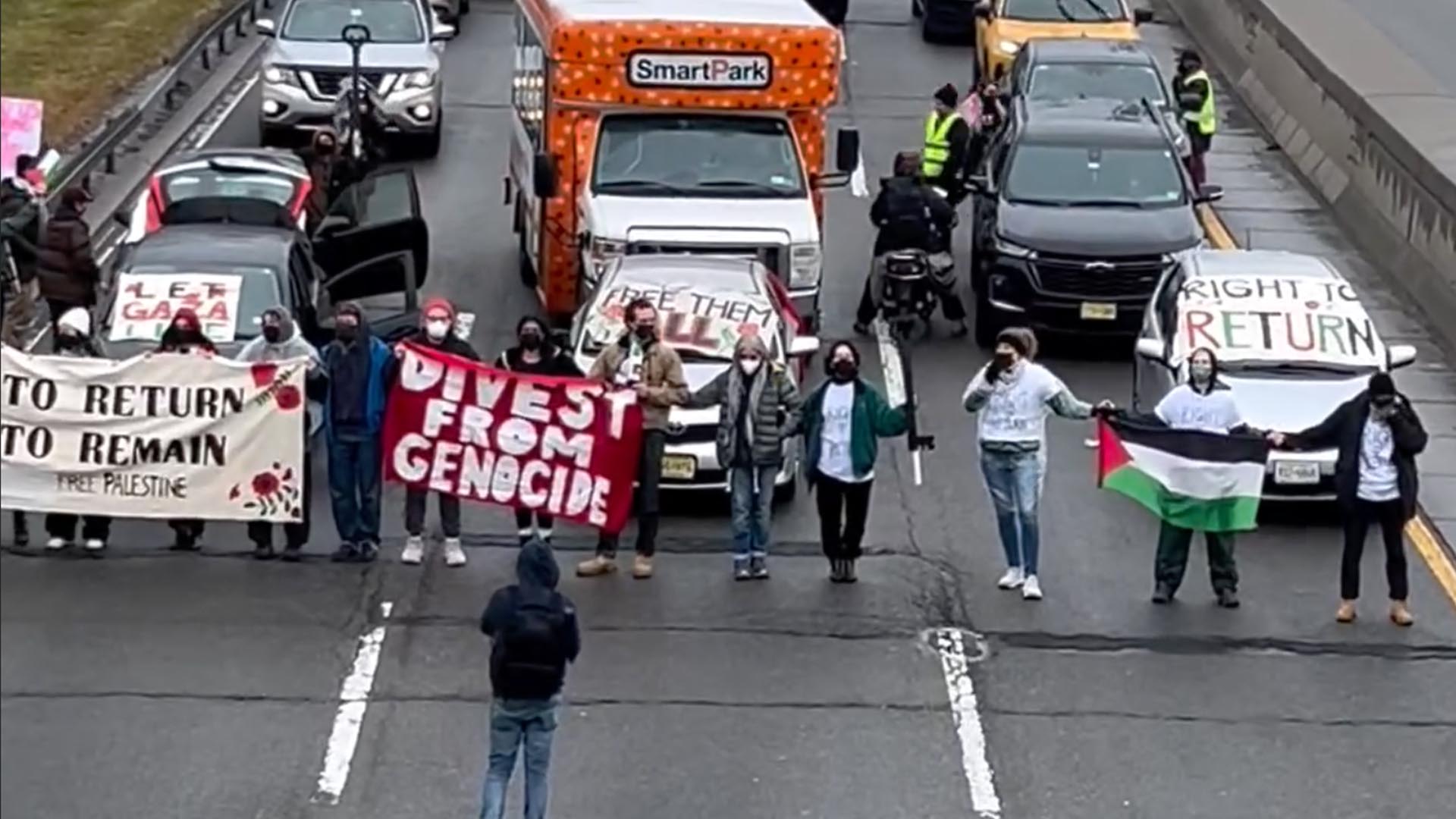 Pro-Palestine activists block entrance to JFK airport | Israel-Palestine conflict