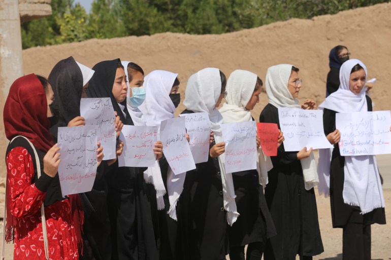 Afghan women protest for their right to education