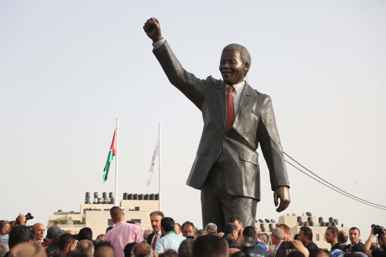 Mandela sculpture, Ramallah, 2016