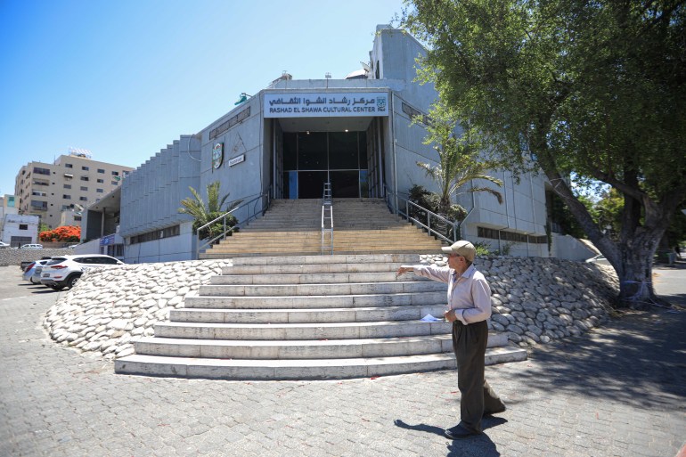Although not as old as some of Gaza's other sites, the Rashad el-Shawa Cultural Center was an exhibition hall and housed a library, it was also the site where US President Bill Clinton would mediate with the PLO