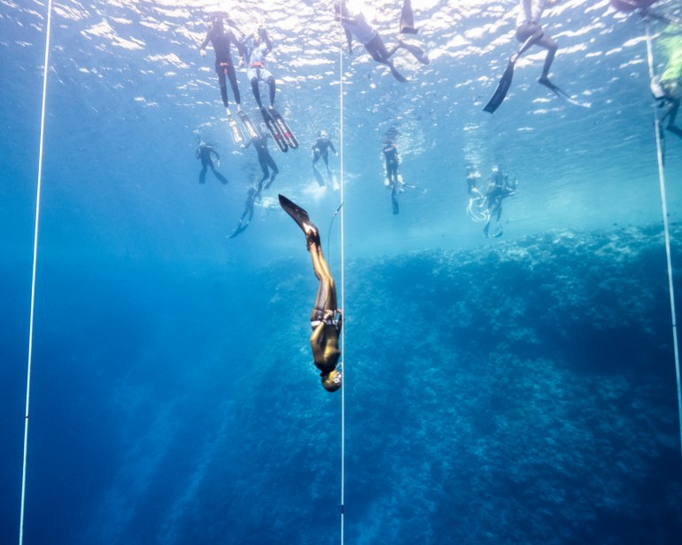 Zahraa-El-Husseiny-diving-at-the-Blue-Hole-image-by-Kostek-Strzelski