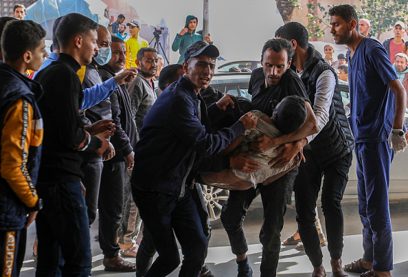 Palestinians injured in Israeli airstrikes arrive at Nasser Medical Hospital on December 02, 2023 in Khan Yunis, Gaza.