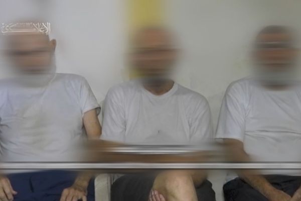 Хамас пусна видео на трима възрастни израелски пленници които молят