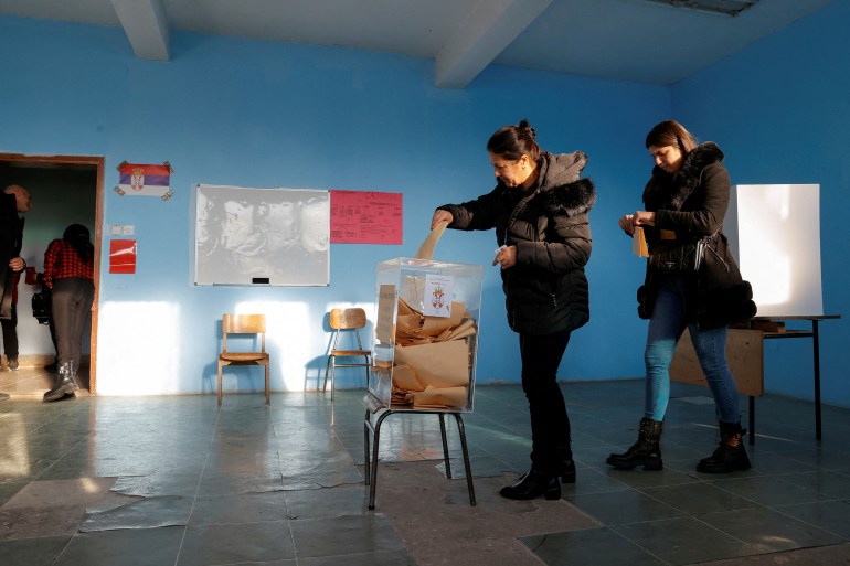 Kosovo ethnic Serbs cast their vote at a polling station in the town of Raca, Serbia December 17, 2023. [Reuters/Valdrin Xhemaj]