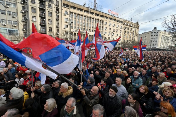 Хиляди хора се събраха в столицата на Сърбия в най големия