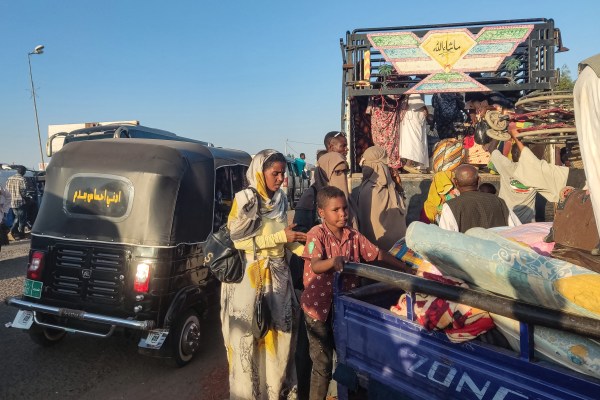 Хиляди разселени хора са избягали от бившия безопасен град Уад