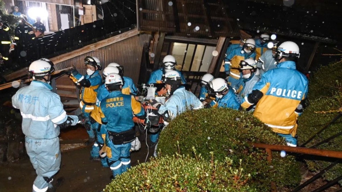 Z gruzów po trzęsieniu ziemi w Japonii wydobyto żywą kobietę po dziewięćdziesiątce  Wiadomości o trzęsieniu ziemi