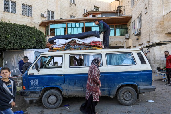Deir el-Balah, Газа – Тъй като обстрелът се засилваше и