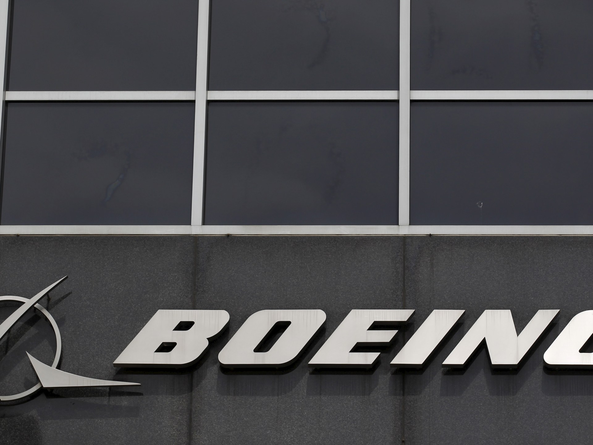 Samolot Boeinga wraca na lotnisko w Japonii z powodu pęknięcia okna w kokpicie  Wiadomości lotnicze