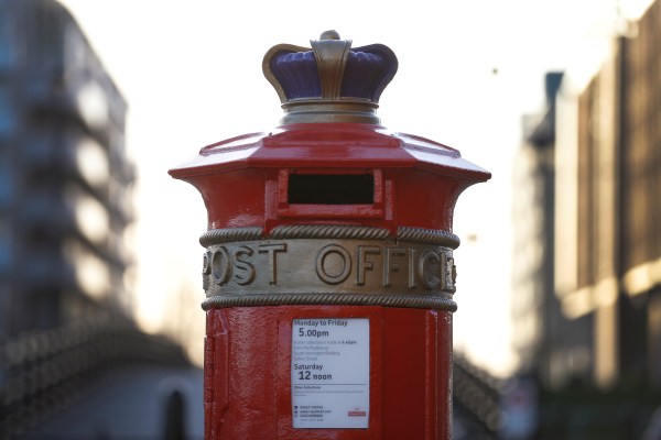 Големият скандал в британските пощенски служби, обяснен