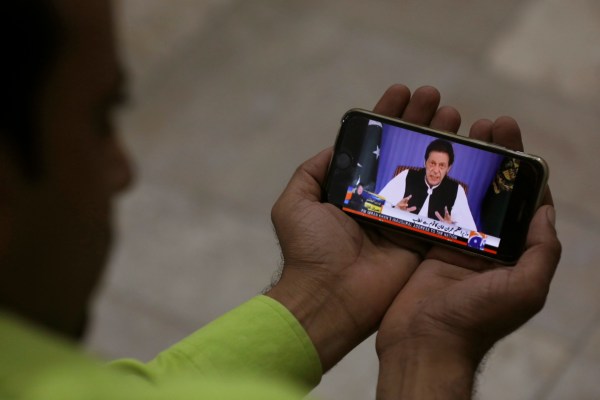 Не отразявайте PTI на Имран Хан: На ​​медиите в Пакистан е казано да цензурират популярния бивш премиер