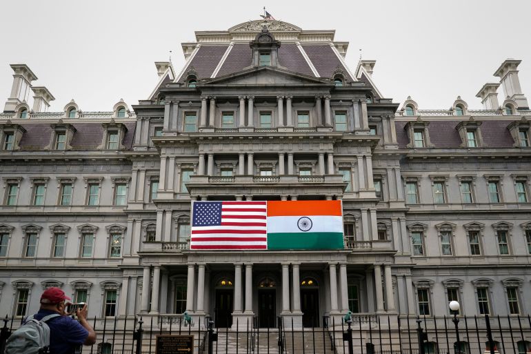 As bandeiras dos Estados Unidos e da Índia estão expostas no Eisenhower Executive Office Building, na Casa Branca, em Washington, EUA, em 21 de junho de 2023. REUTERS/Elizabeth Frantz