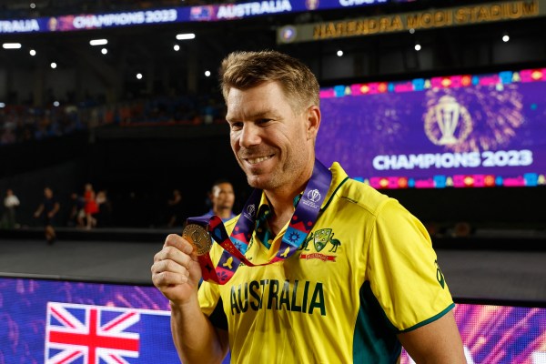 Австралийският състезател по крикет Дейвид Уорнър се оттегля от ODI преди последния тест