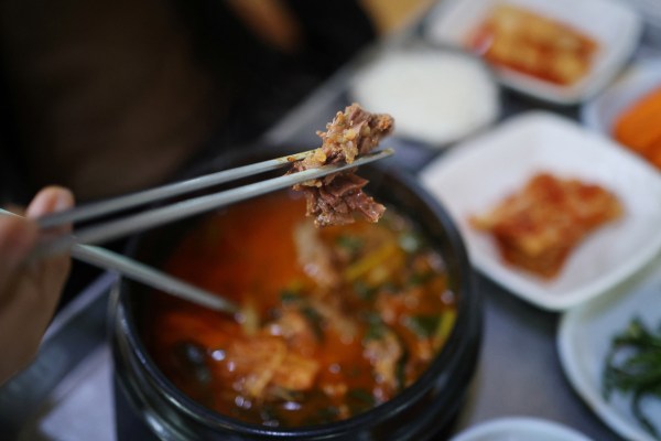 Южна Корея премахва кучешкото месо от менюто