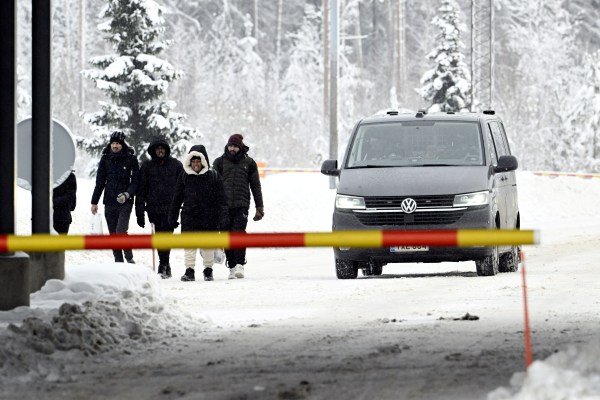 Финландия ще удължава затварянето на границата си с Русия с