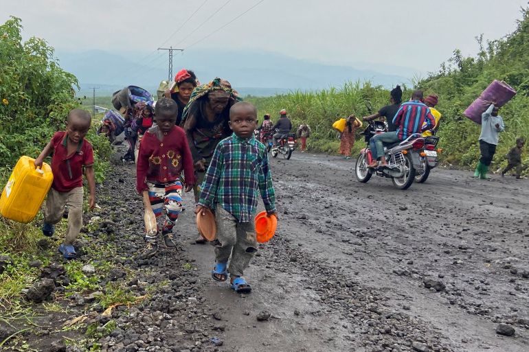 FILE PHOTO: Civilians carry their belongings as they flee after heavy gunfire that raised fears of M23 rebels advancing along a road from Sake near Goma in the North Kivu province of the Democratic Republic of Congo February 9, 2023. REUTERS/Djaffar Sabiti/File Photo