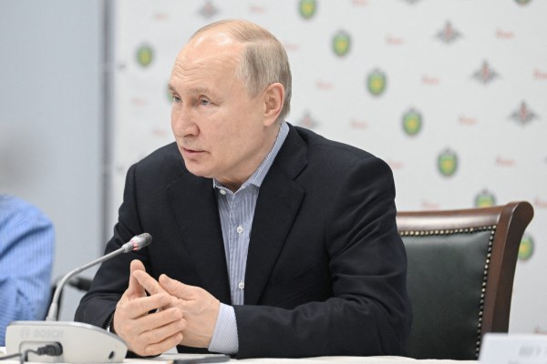 Руският президент Владимир Путин обеща да засили ударите срещу Украйна