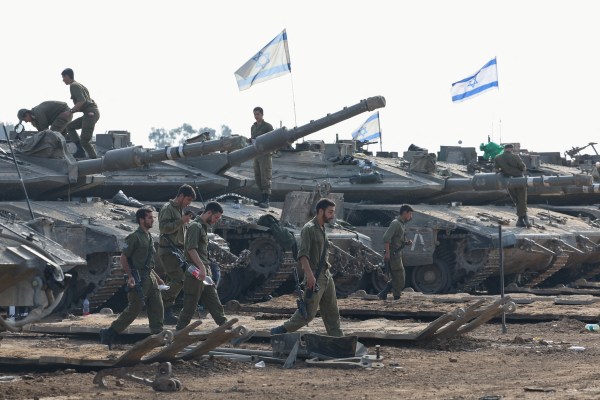 Израел казва, че ще изтегли хиляди войници от Газа