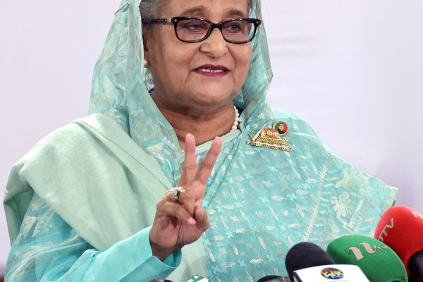Шейх Хасина печели пети мандат в Бангладеш на фона на спорове с избирателната активност