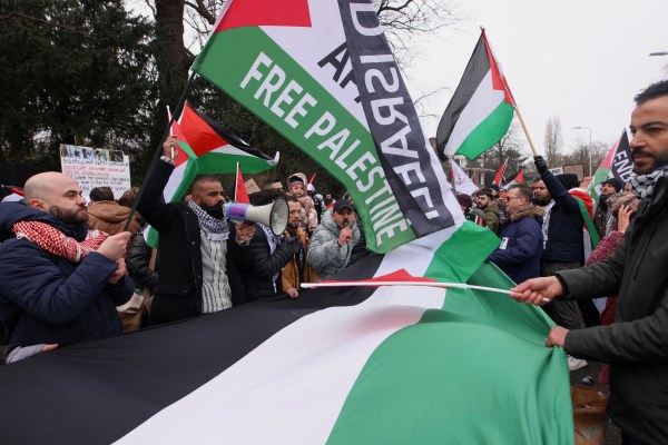 Протести, докато висшият съд на ООН разглежда дело за геноцид срещу Израел заради войната в Газа