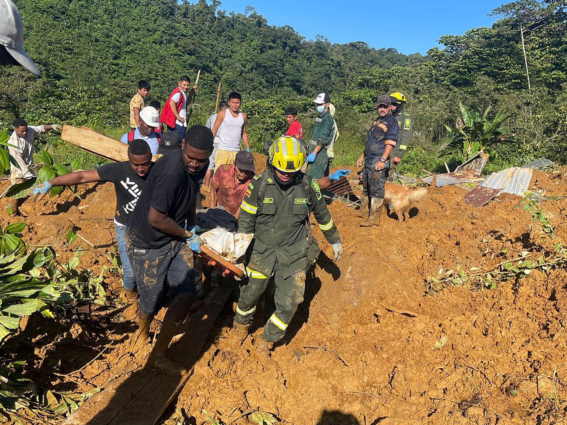 Decenas de personas murieron en un deslizamiento de tierra en Colombia, incluidos niños  Noticias climáticas