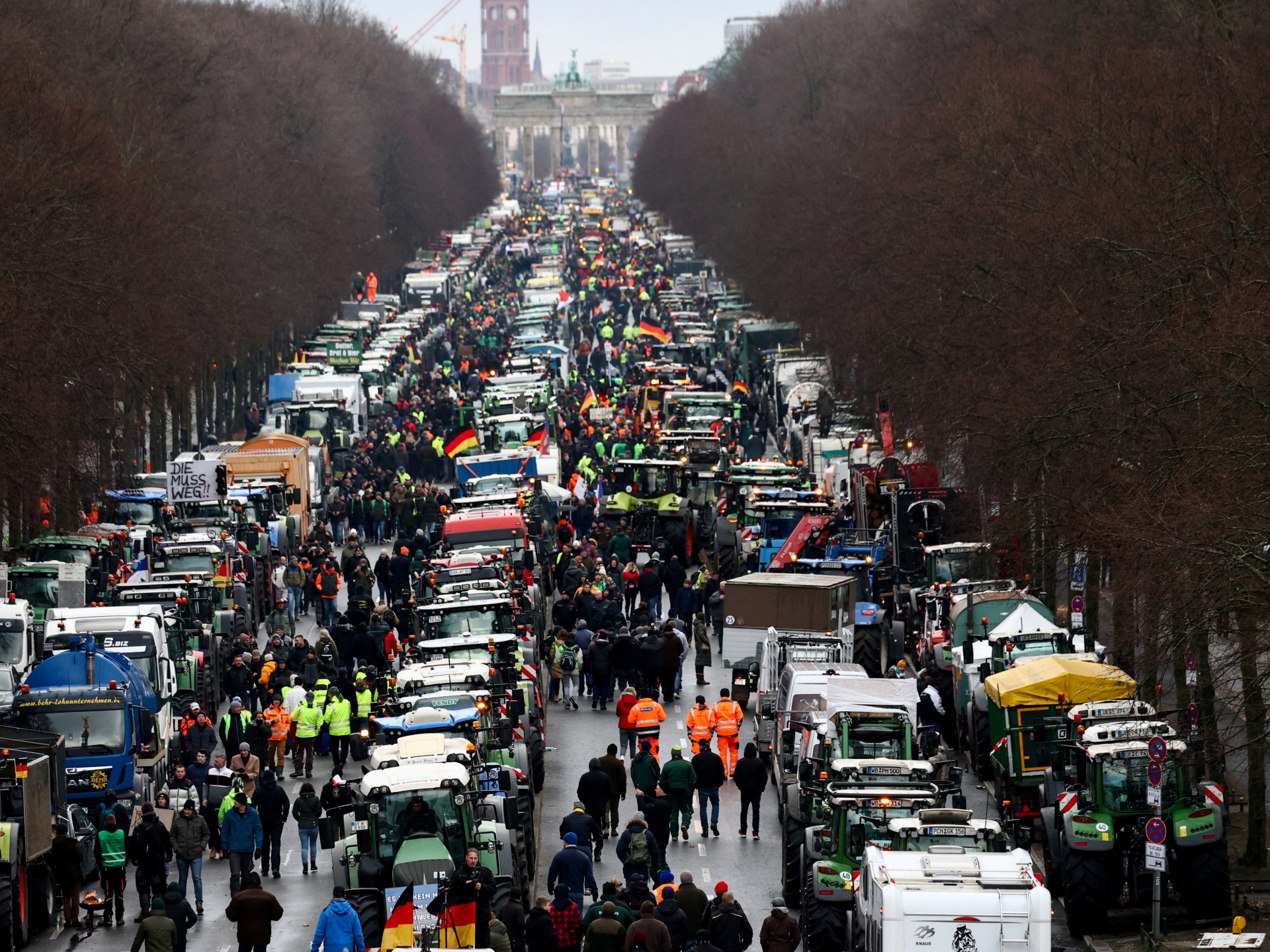 Miles de tractores bloquean el tráfico en Berlín por los planes de acabar con las subvenciones al diésel |  Noticias de agricultura