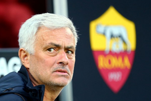 Италианският футболен клуб Рома уволни мениджъра Жозе Моуриньо