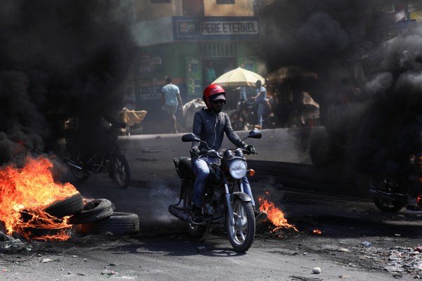 Членове на бандата в столицата на Хаити Порт-о-Пренс са нахлули
