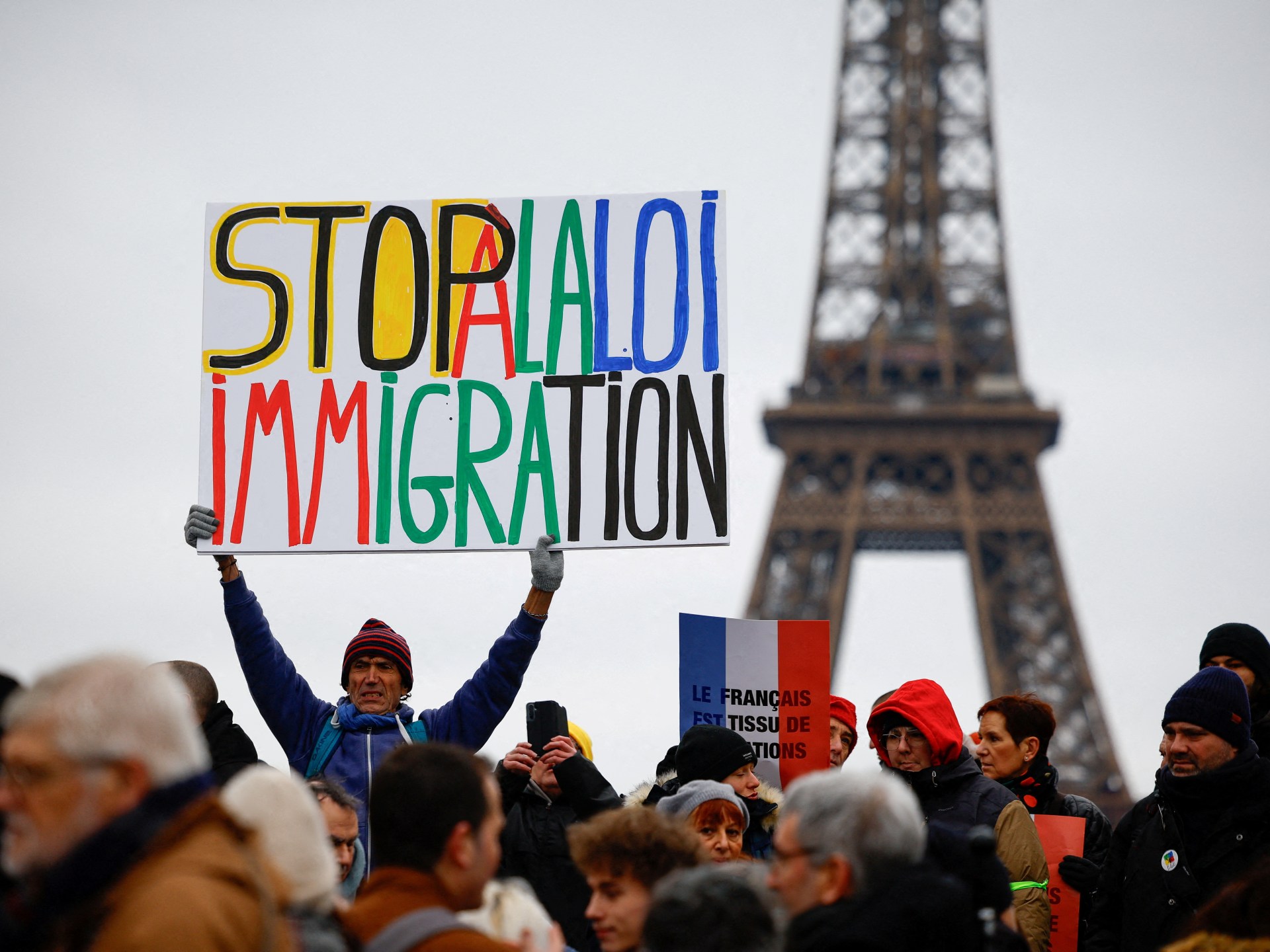 Cosa c'è di controverso nella nuova legge francese sull'immigrazione?  |  Notizie sull'immigrazione