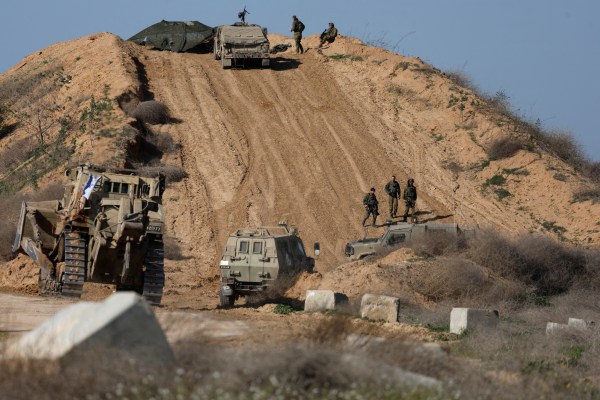 Усилията на Израел да създаде буферна зона по границата си