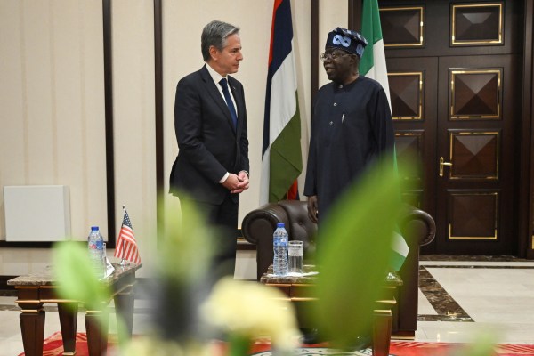 Блинкен се стреми да засили партньорствата в сигурността на Западна Африка след неуспехи