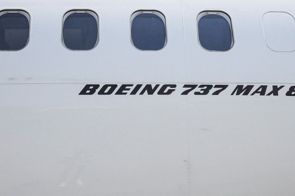 Взривяване на вратата на Boeing 737 9 MAX на Alaska Airlines