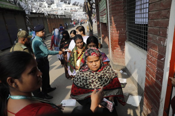 Избирателните секции са затворени и тече преброяване на общите избори